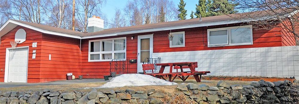 Frenchy'S Adventure Bed And Breakfast Анкоридж Екстер'єр фото