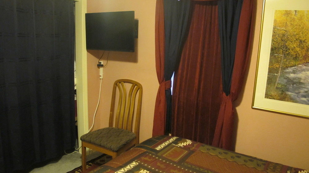 Frenchy'S Adventure Bed And Breakfast Анкоридж Екстер'єр фото