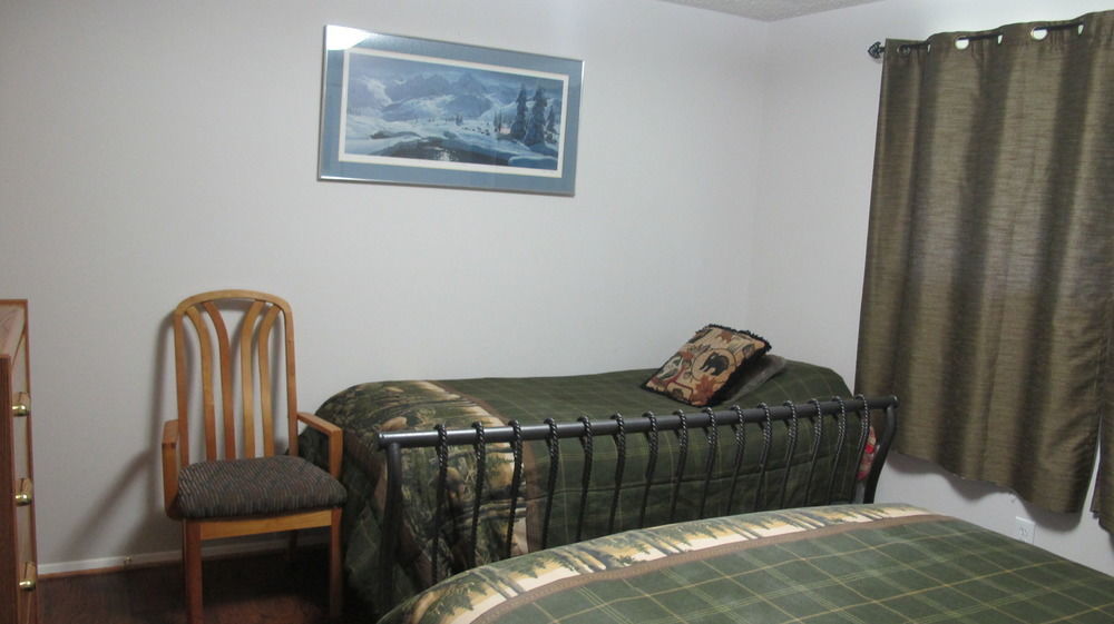 Frenchy'S Adventure Bed And Breakfast Анкоридж Екстер'єр фото