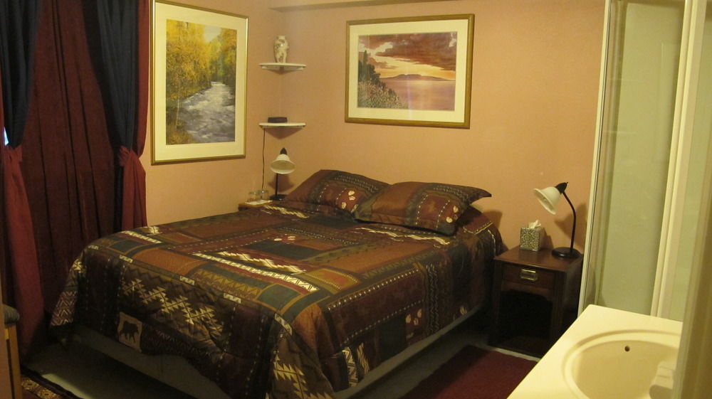 Frenchy'S Adventure Bed And Breakfast Анкоридж Екстер'єр фото